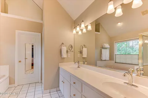 Bath - 781 Sparkleberry Rd, Evans, GA 30809 photo 2 of 10