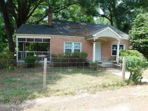 7 First St, Laurinburg, NC 28352