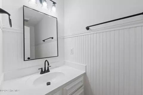 Bath - 936 Deercrest Cir, Evans, GA 30809 photo 3 of 7