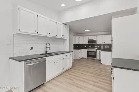 Kitchen - 936 Deercrest Cir, Evans, GA 30809 photo 2 of 3