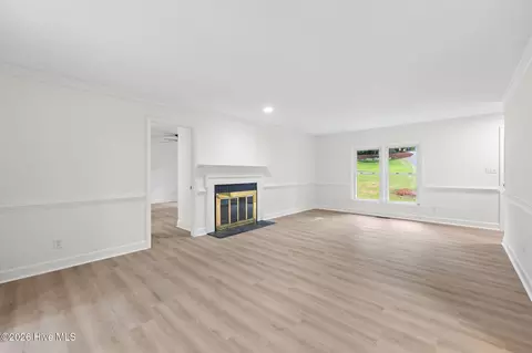 Living - 936 Deercrest Cir, Evans, GA 30809 photo 2 of 4