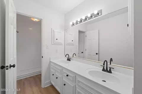 Bath - 936 Deercrest Cir, Evans, GA 30809 photo 4 of 7