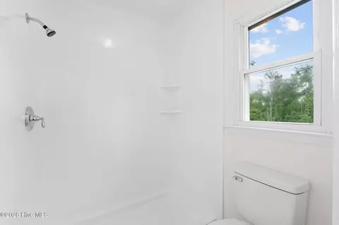 Bath - 936 Deercrest Cir, Evans, GA 30809 photo 5 of 7