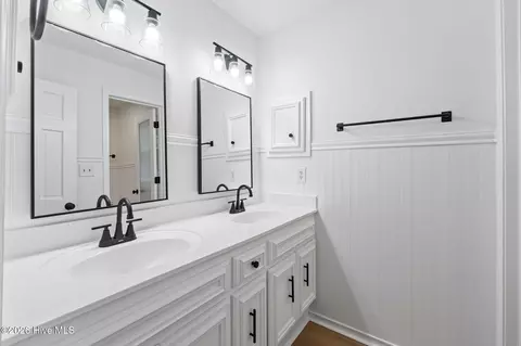 Bath - 936 Deercrest Cir, Evans, GA 30809 photo 1 of 7