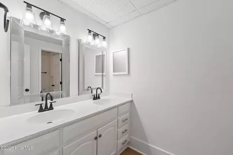 Bath - 936 Deercrest Cir, Evans, GA 30809 photo 6 of 7