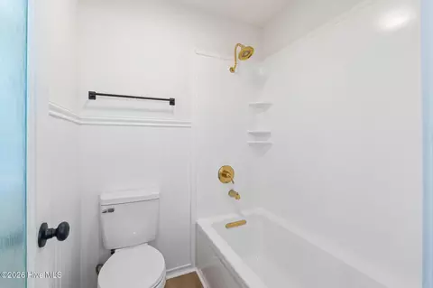 Bath - 936 Deercrest Cir, Evans, GA 30809 photo 2 of 7