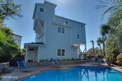 102 Purdie Dr, Emerald Isle, NC 28594