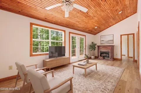 Living - 61 Manny Ln, Murphy, NC 28906 photo 2 of 3
