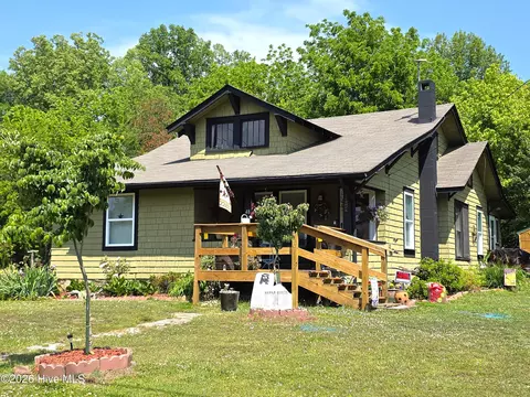 48 Fisher St, Andrews, NC 28901