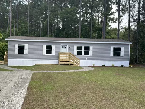 317 N Red Maple Ct, Swansboro, NC 28584
