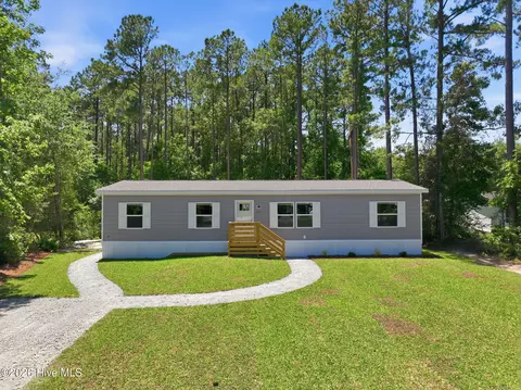 317 N Red Maple Ct, Swansboro, NC 28584