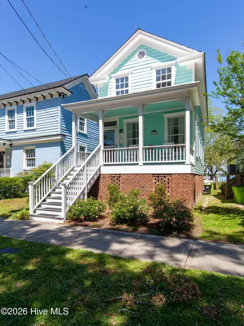 Exterior - 704 E Front St, New Bern, NC 28560 photo 2 of 6