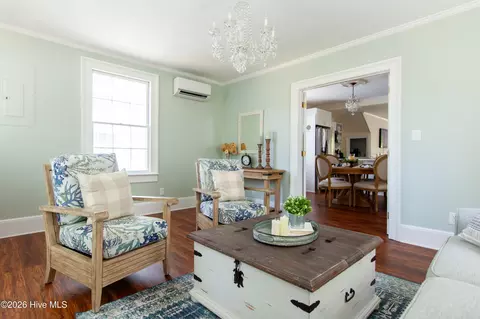 Living - 704 E Front St, New Bern, NC 28560 photo 4 of 7