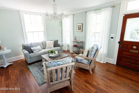 Living - 704 E Front St, New Bern, NC 28560 photo 2 of 7