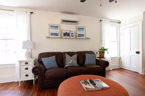 Living - 704 E Front St, New Bern, NC 28560 photo 6 of 7