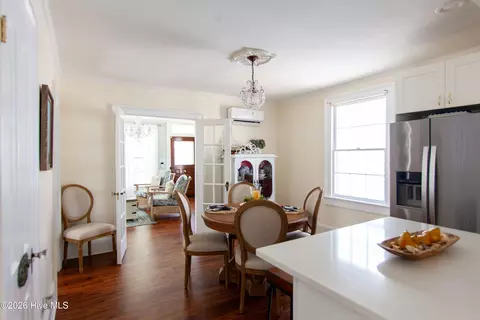 Dining - 704 E Front St, New Bern, NC 28560 photo 2 of 4