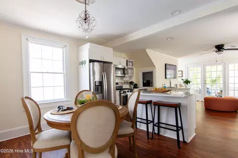 Dining - 704 E Front St, New Bern, NC 28560 photo 3 of 4