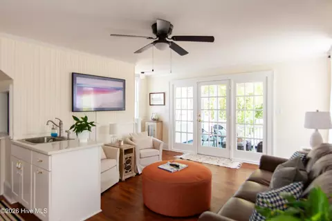 Living - 704 E Front St, New Bern, NC 28560 photo 7 of 7