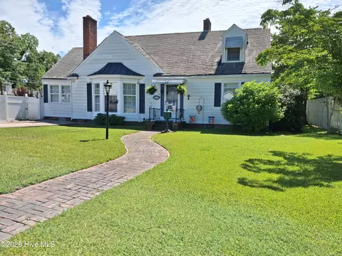 104 Locust St, Elizabeth City, NC 27909