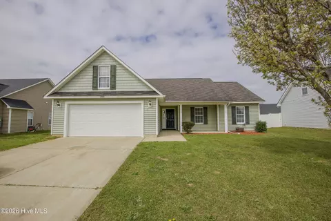 196 Lochwood Dr, Raeford, NC 28376