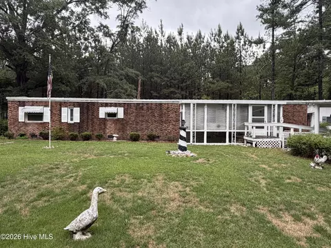 402 Pelletier St, La Grange, NC 28551