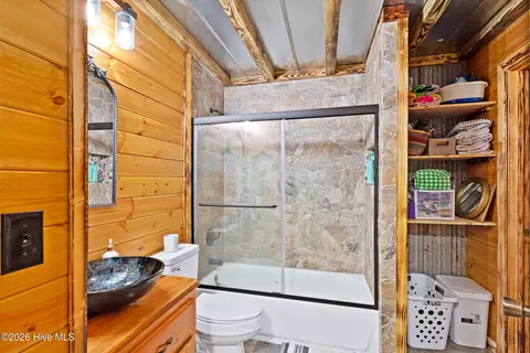 Bath - 349 Chalet Cir, Murphy, NC 28906 photo 1 of 4