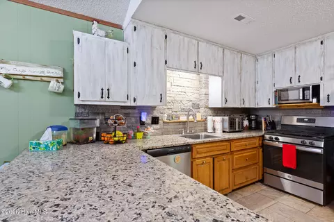Kitchen - 349 Chalet Cir, Murphy, NC 28906 photo 2 of 3