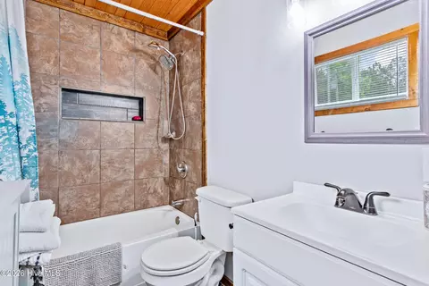 Bath - 349 Chalet Cir, Murphy, NC 28906 photo 4 of 4