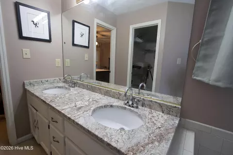 Bath - 3144 Summerchase Pl, Augusta, GA 30909 photo 2 of 5