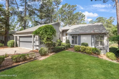 835 Saint Andrews Dr, Pinehurst, NC 28374