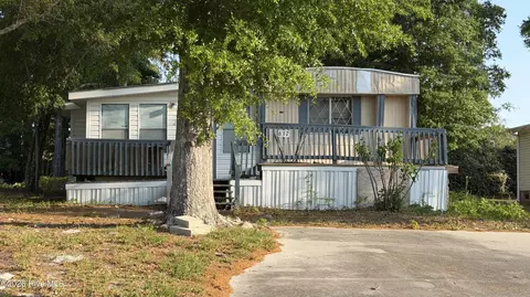 637 Magnolia Dr, Sunset Beach, NC 28468