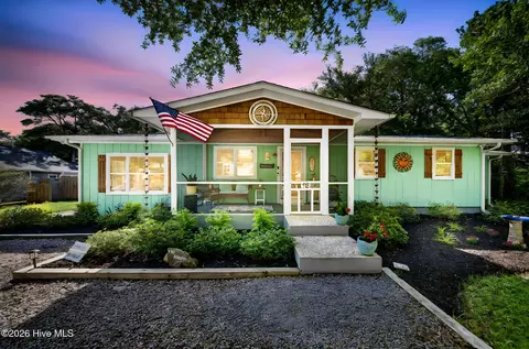 118 NE 19th St, Oak Island, NC 28465