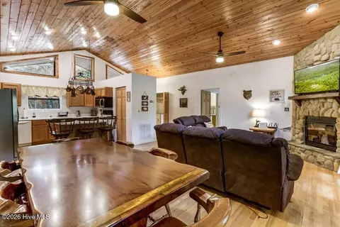 Dining - 2197 Die Bend Rd, Murphy, NC 28906 photo 3 of 4