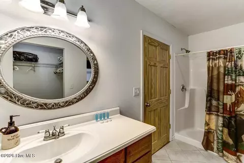 Bath - 2197 Die Bend Rd, Murphy, NC 28906 photo 2 of 3