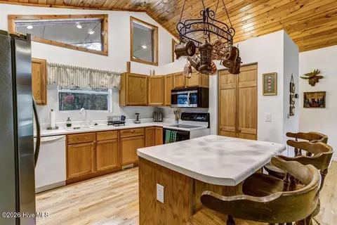 Kitchen - 2197 Die Bend Rd, Murphy, NC 28906 photo 4 of 5