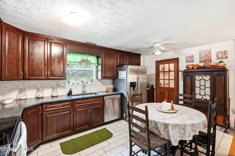 Kitchen - 3984 Beattys Bridge Rd, Atkinson, NC 28421 photo 3 of 3