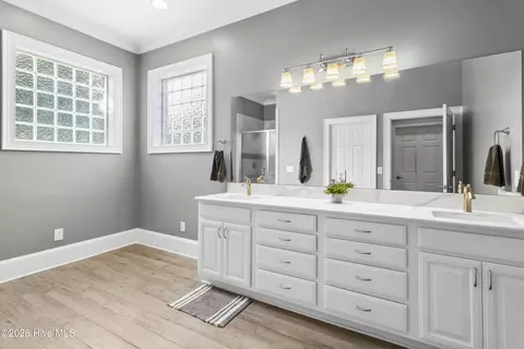 Bath - 1380 Bear Trap Rd, Williamston, NC 27892 photo 1 of 4