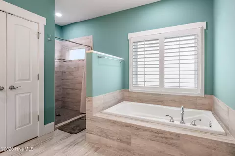 Bath - 404 30th St, Sunset Beach, NC 28468 photo 4 of 9