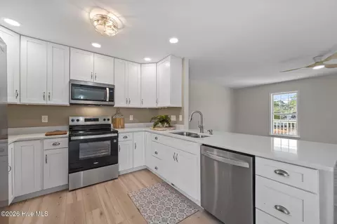 Kitchen - 106 Dolphin Dr, Hampstead, NC 28443 photo 2 of 5