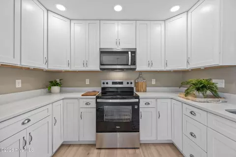 Kitchen - 106 Dolphin Dr, Hampstead, NC 28443 photo 3 of 5