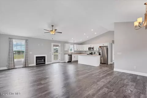 Living - 525 N Ridgecrest St, Pinebluff, NC 28373 photo 5 of 7