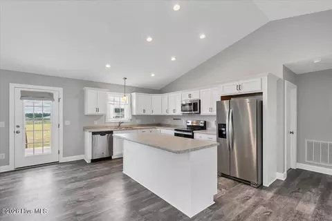 Kitchen - 525 N Ridgecrest St, Pinebluff, NC 28373 photo 2 of 5