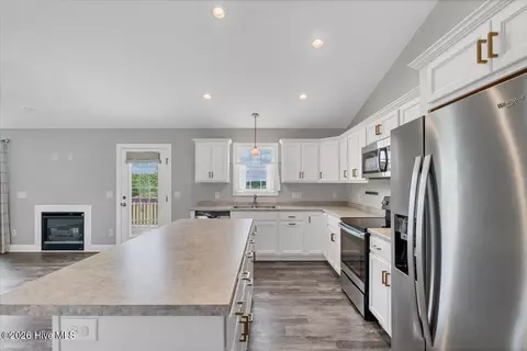 Kitchen - 525 N Ridgecrest St, Pinebluff, NC 28373 photo 3 of 5