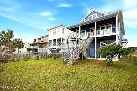 184 Sailfish St, Holden Beach, NC 28462