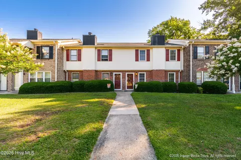 32 Scott St, Greenville, NC 27858