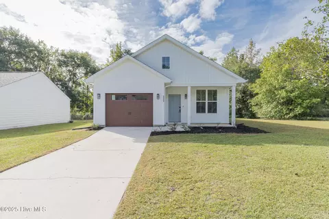 111 Hampton Ct, Jacksonville, NC 28546