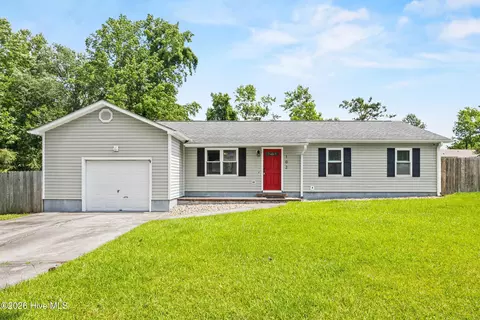 102 Natalie Ln, Hubert, NC 28539