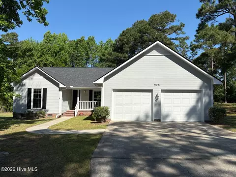 928 E Winds Ln, Fayetteville, NC 28311