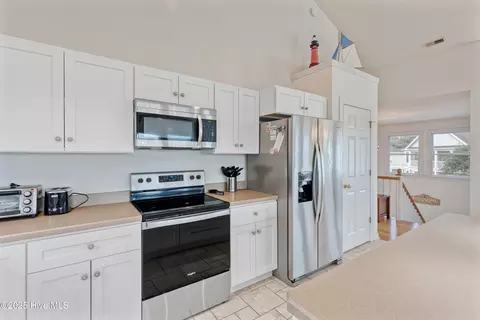 Kitchen - 759 Ridge Point Dr, Corolla, NC 27927 photo 5 of 6