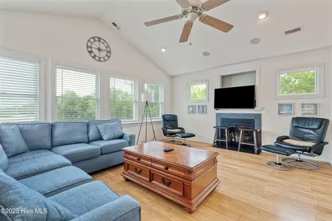 Living - 759 Ridge Point Dr, Corolla, NC 27927 photo 2 of 3